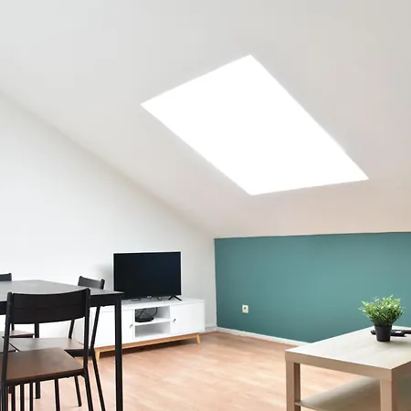 Chic And Spacious Apart With Parking
