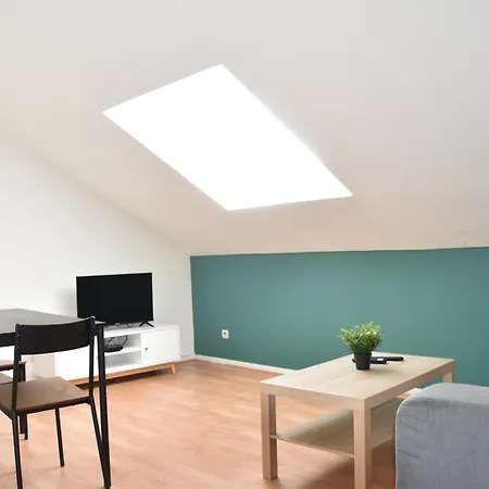 Chic And Spacious Apart With Parking