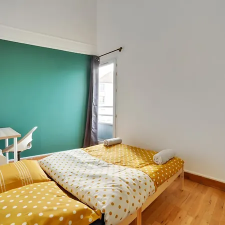 Chic And Spacious Apart With Parking Appartement *